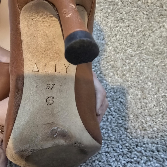 ALLY Elegant Brown Heel - Picture 8 of 11